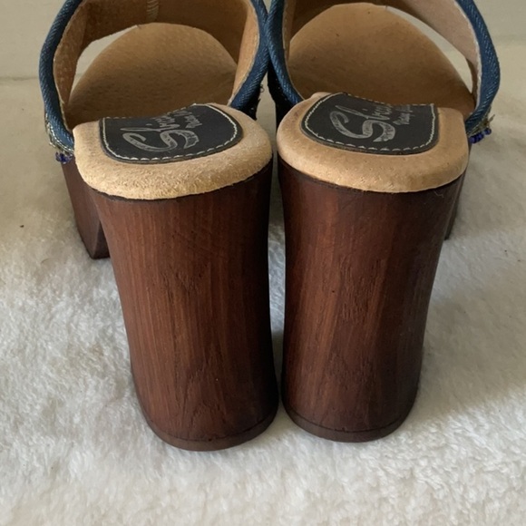 Sbicca Red and Blue Mules with Embroidered Design - Picture 2 of 5